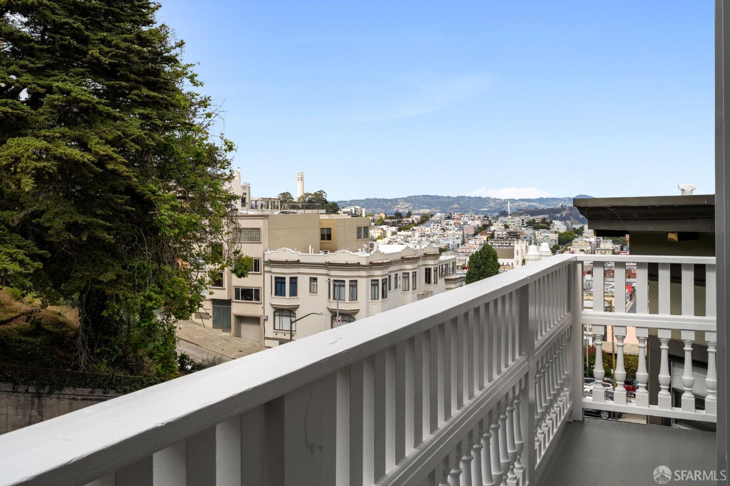 1023 Broadway