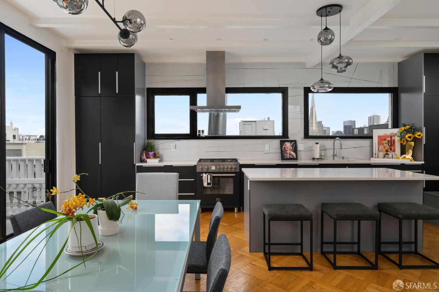 1023 Broadway