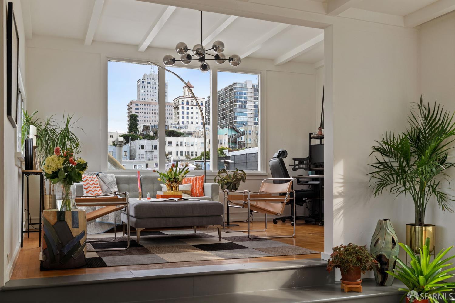 1023 Broadway