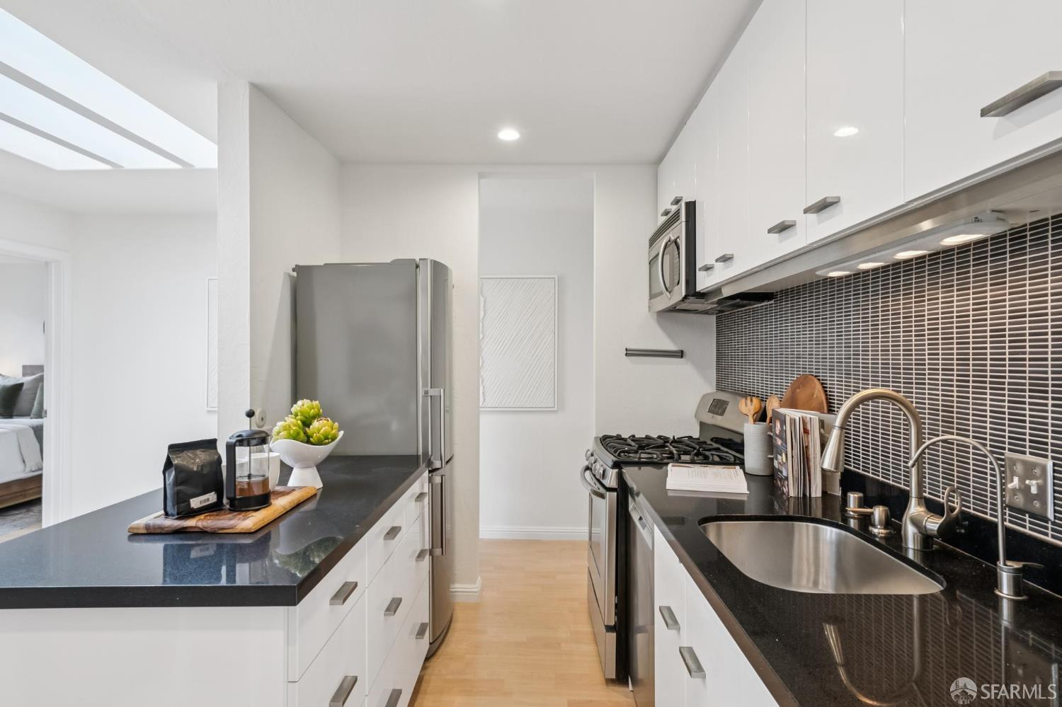 423 Waller Street # 7