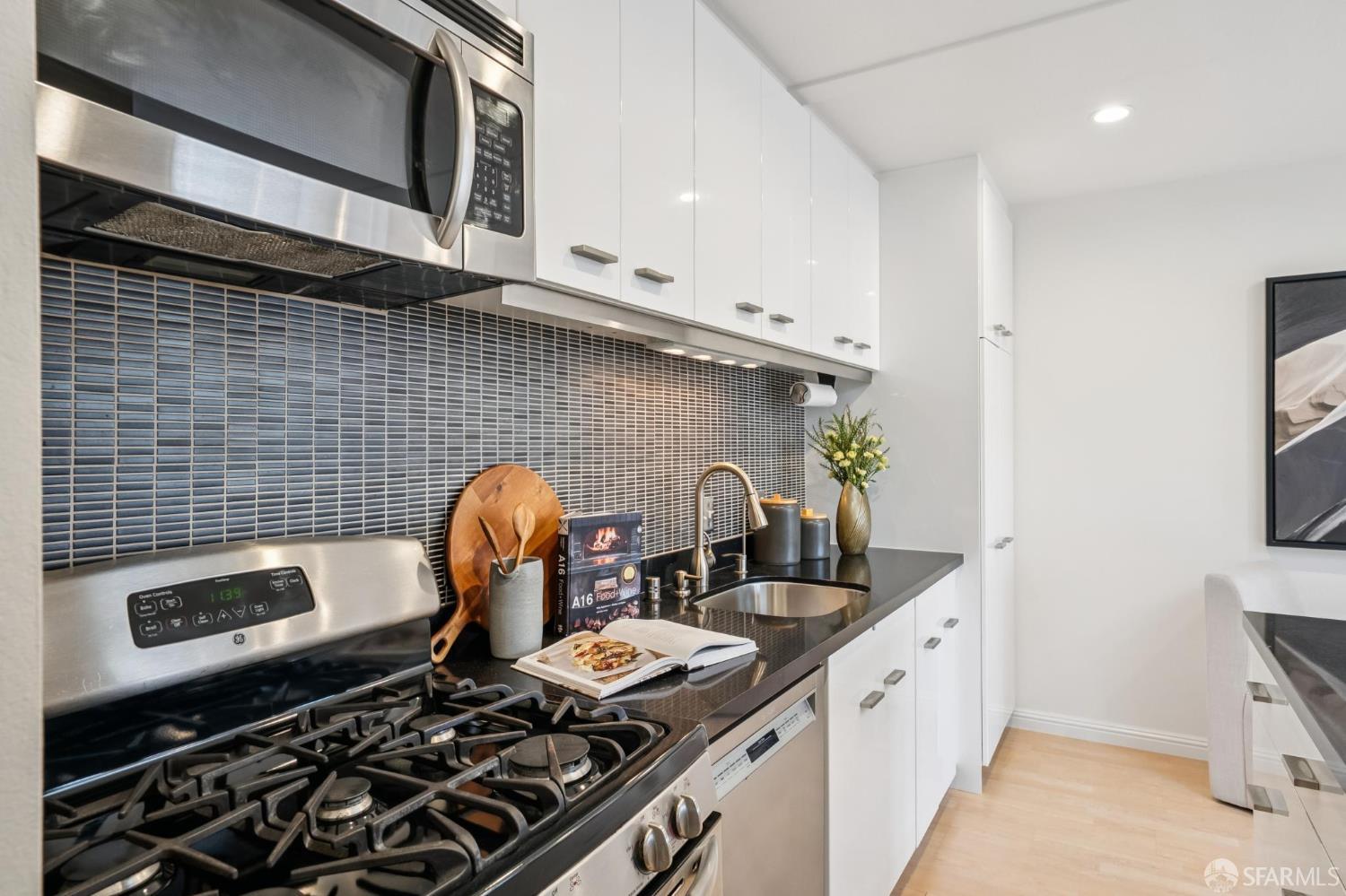 423 Waller Street # 7