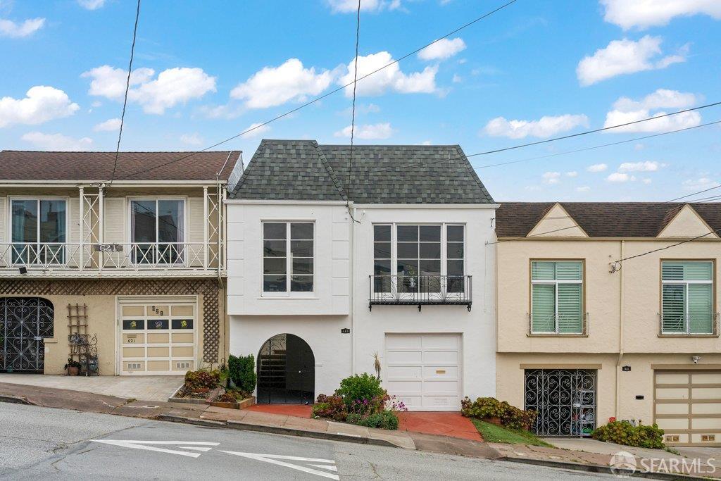 627 Santiago Street