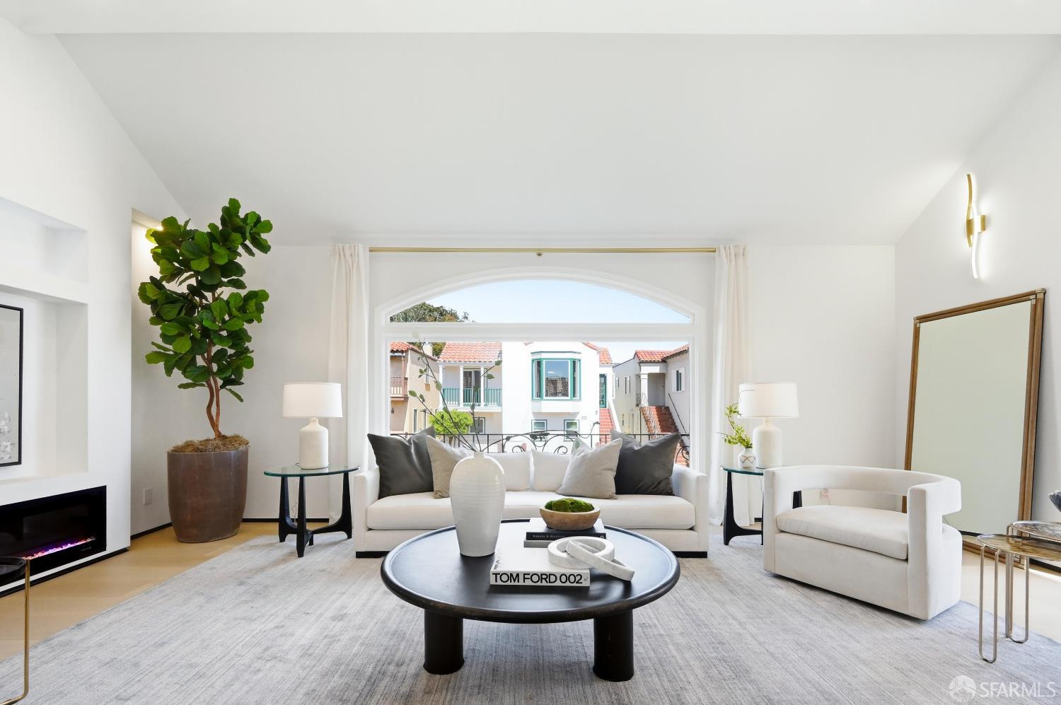 125 Paraiso Place