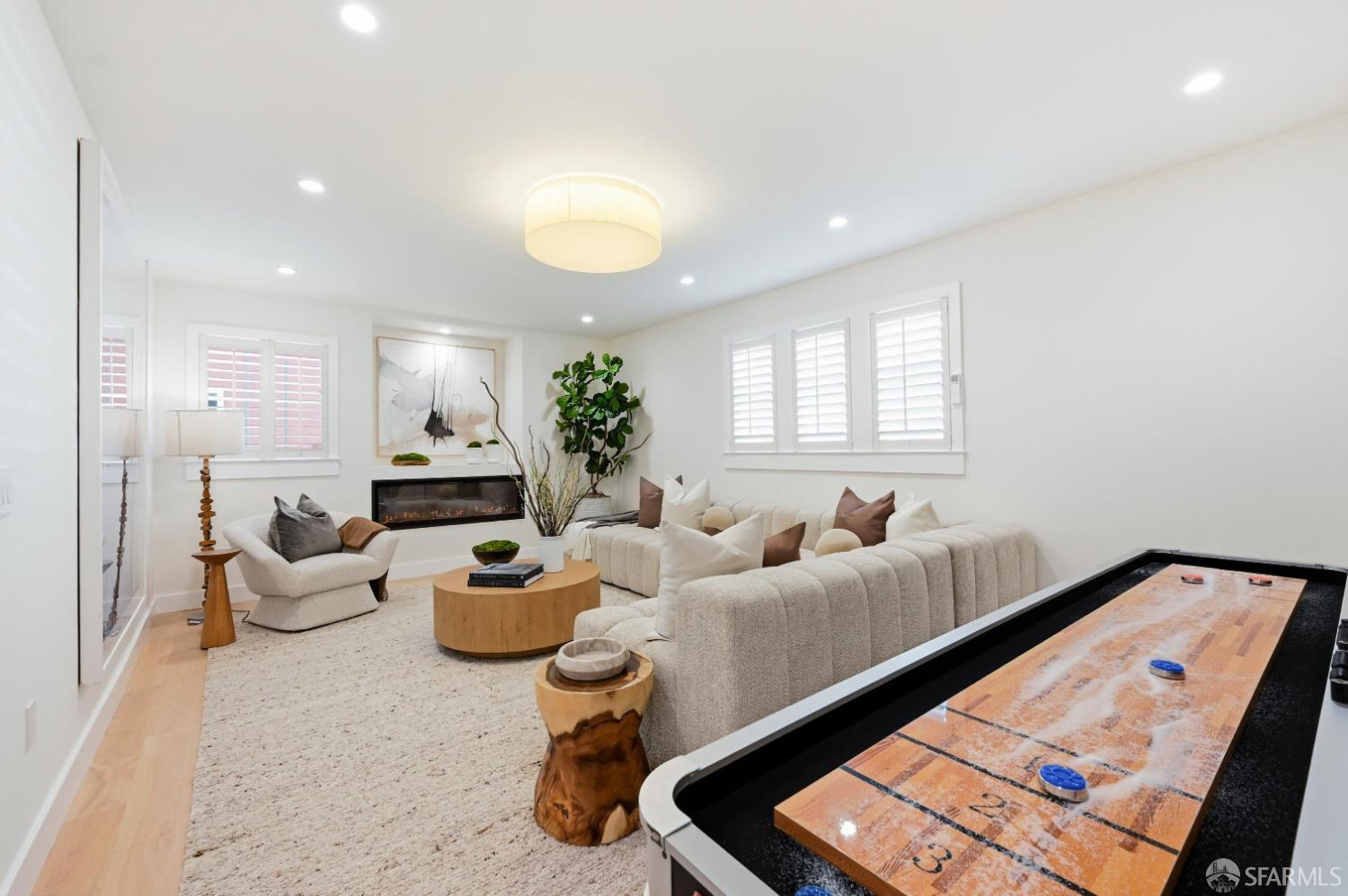 125 Paraiso Place