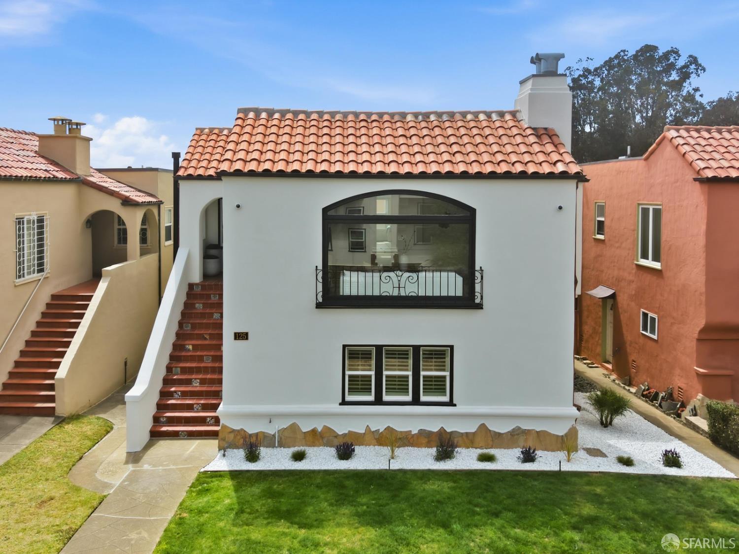 125 Paraiso Place
