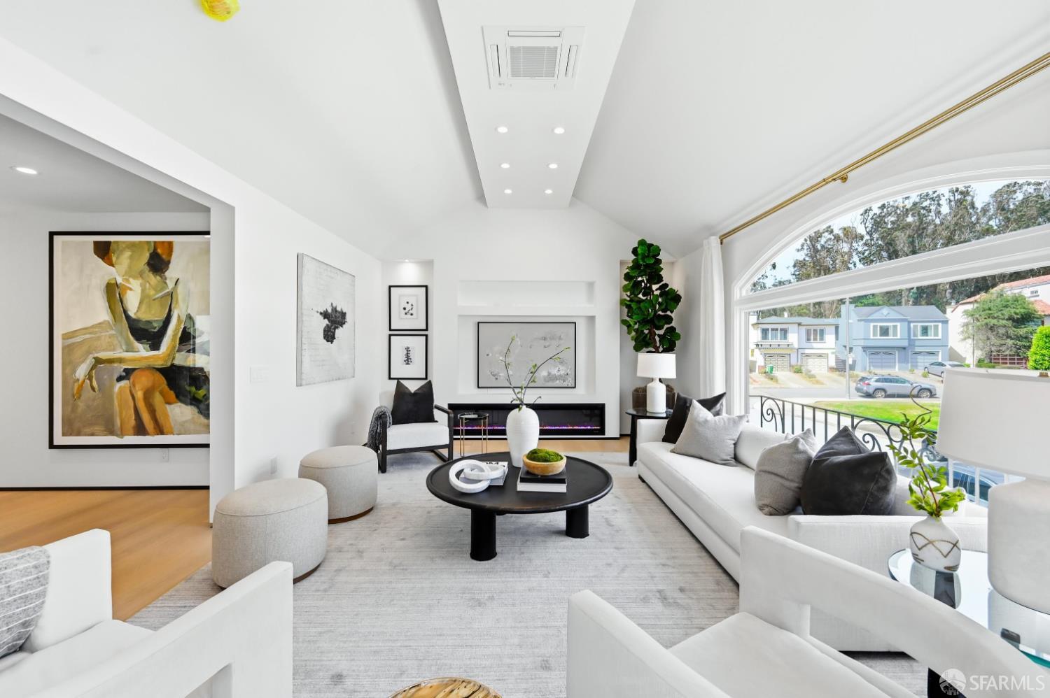 125 Paraiso Place