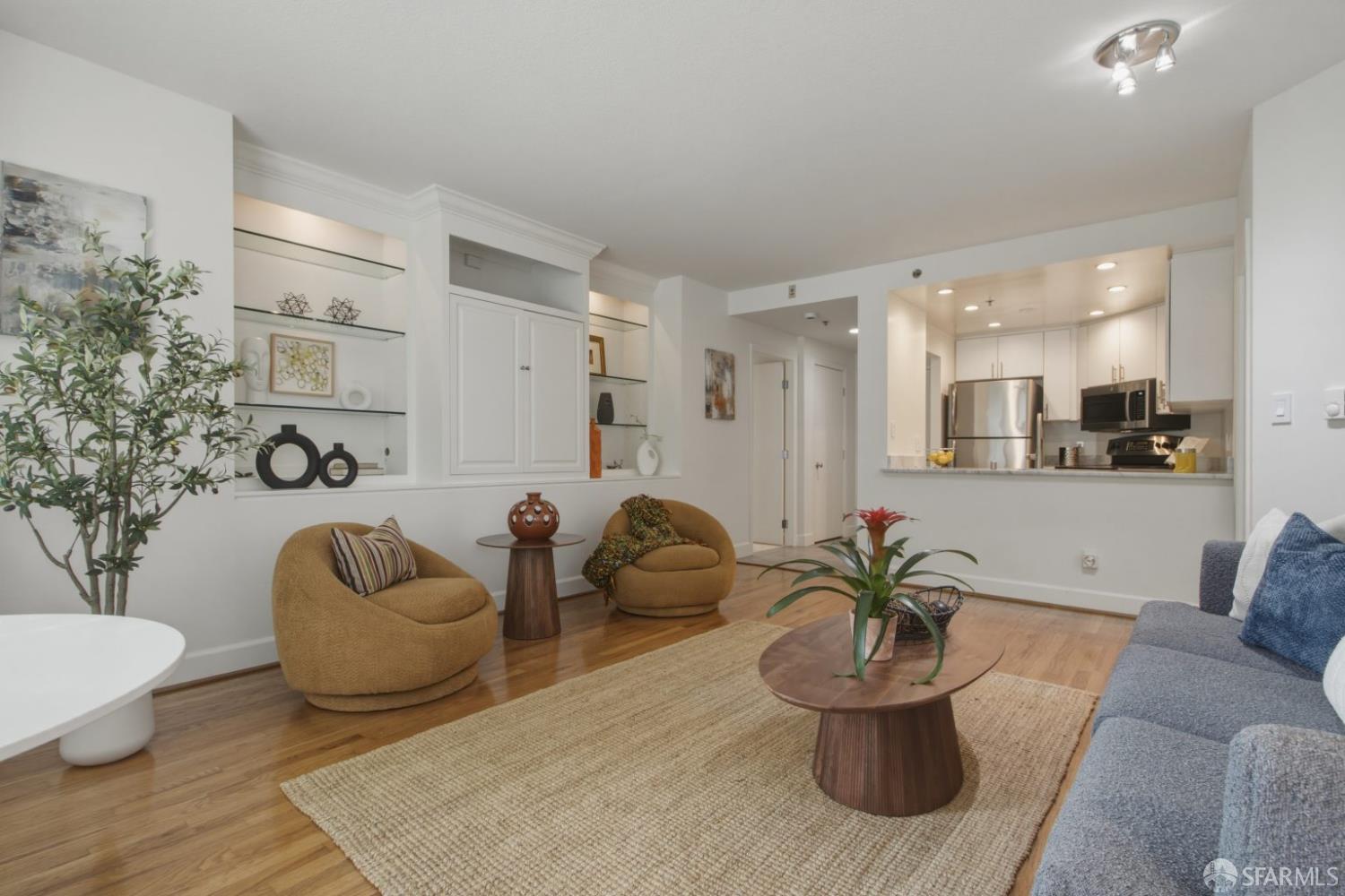 111 Chestnut Street # 402