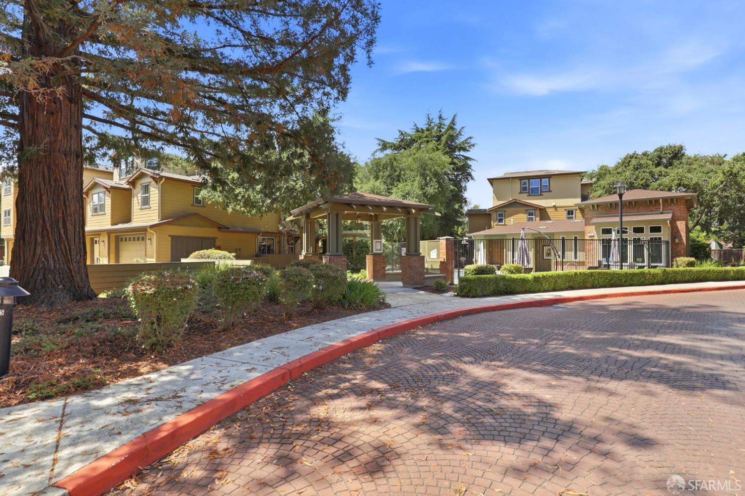 2541 Oak Road