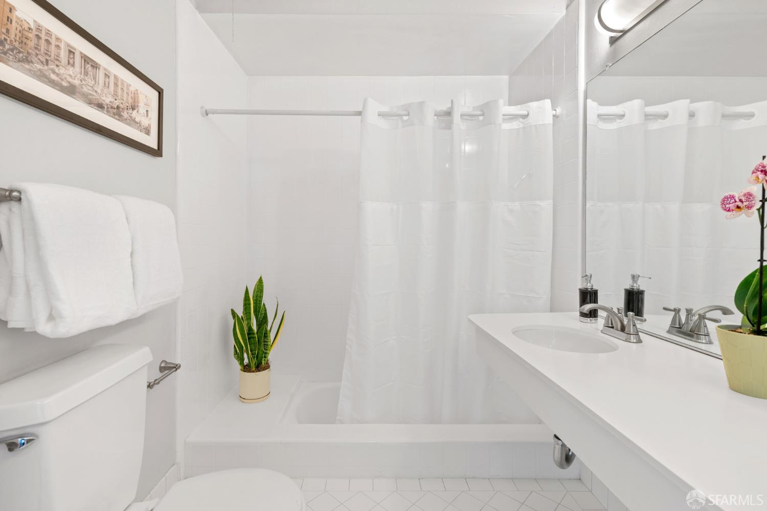 655 Corbett Avenue # 203
