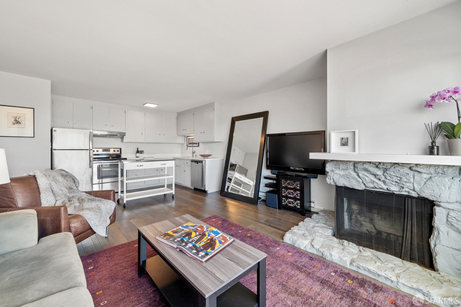 655 Corbett Avenue # 203