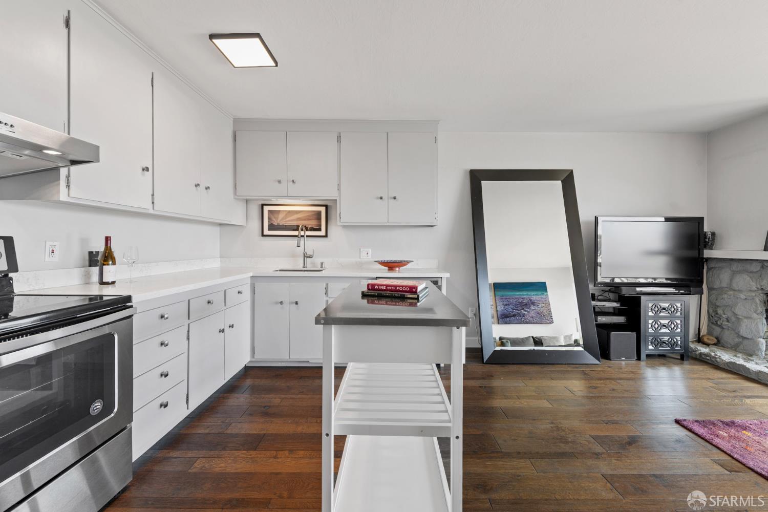 655 Corbett Avenue # 203