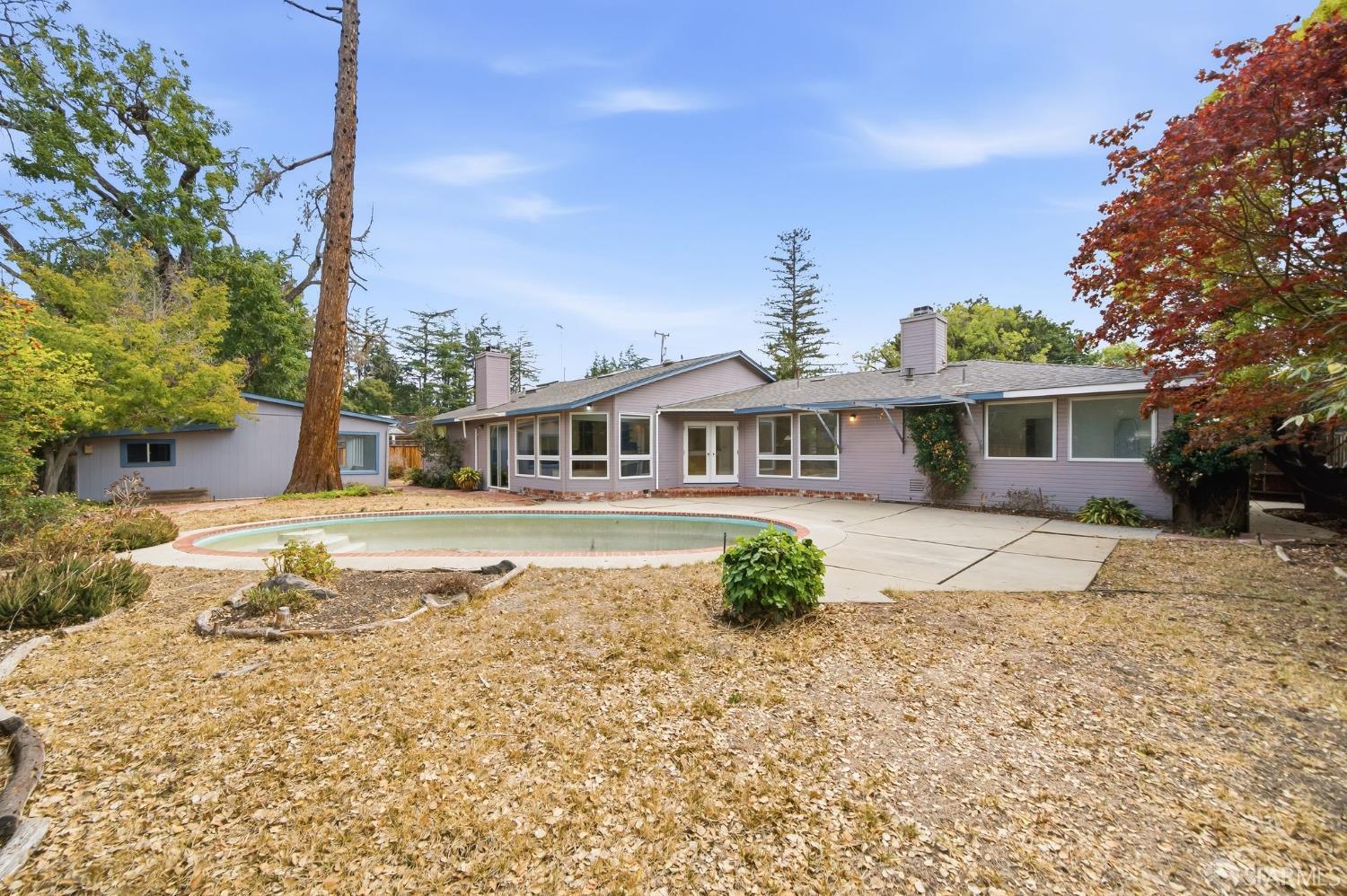 321 Hillview Avenue