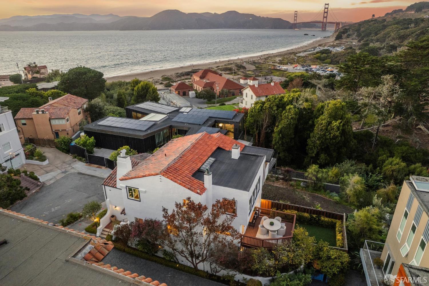 22 25th Avenue