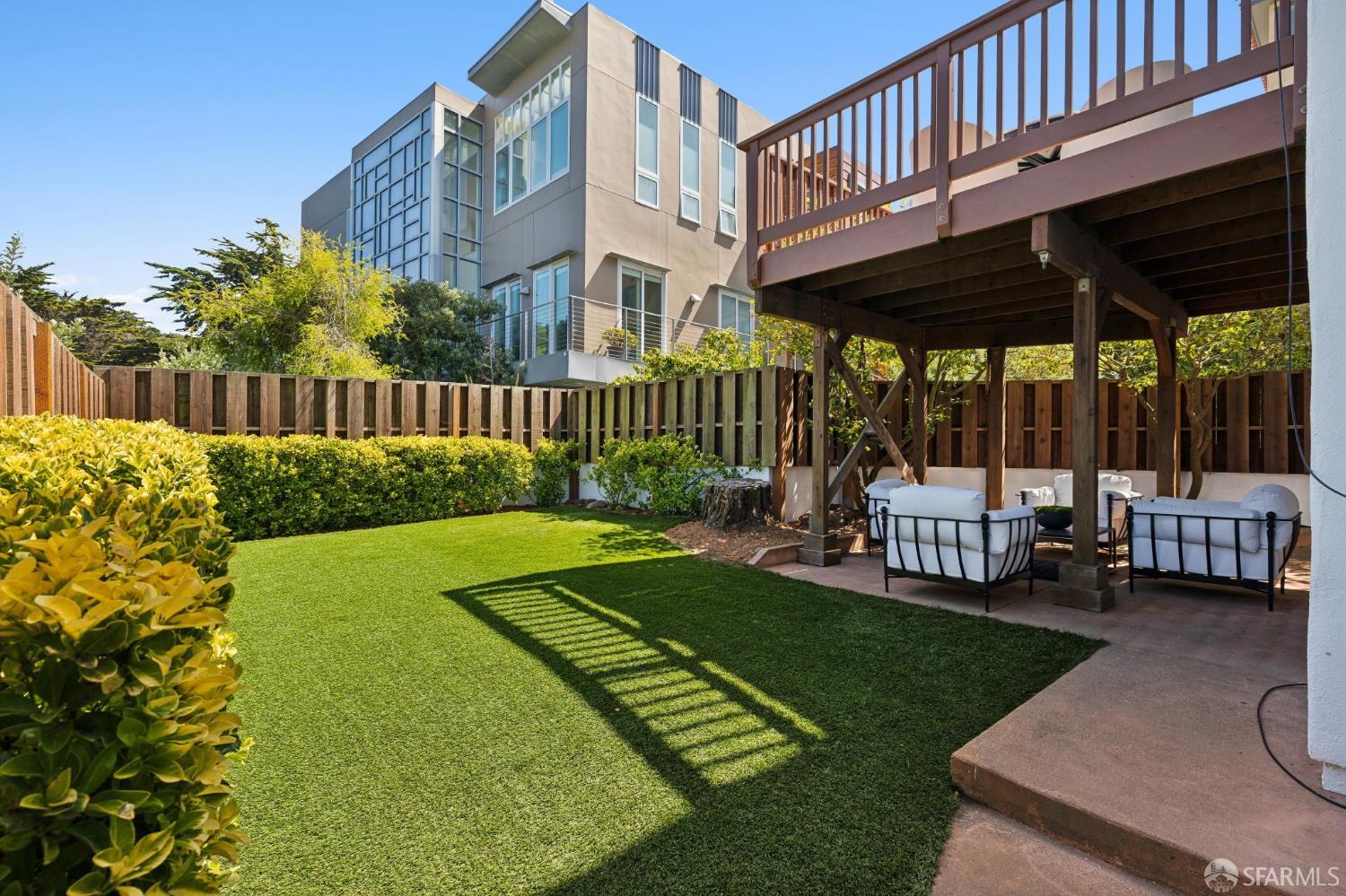22 25th Avenue