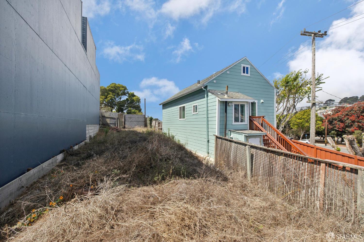 216 Head Street