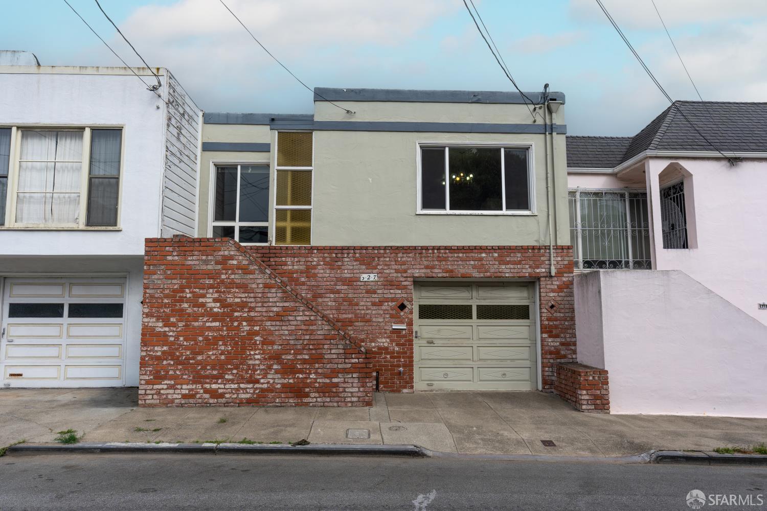 627 Gates Street