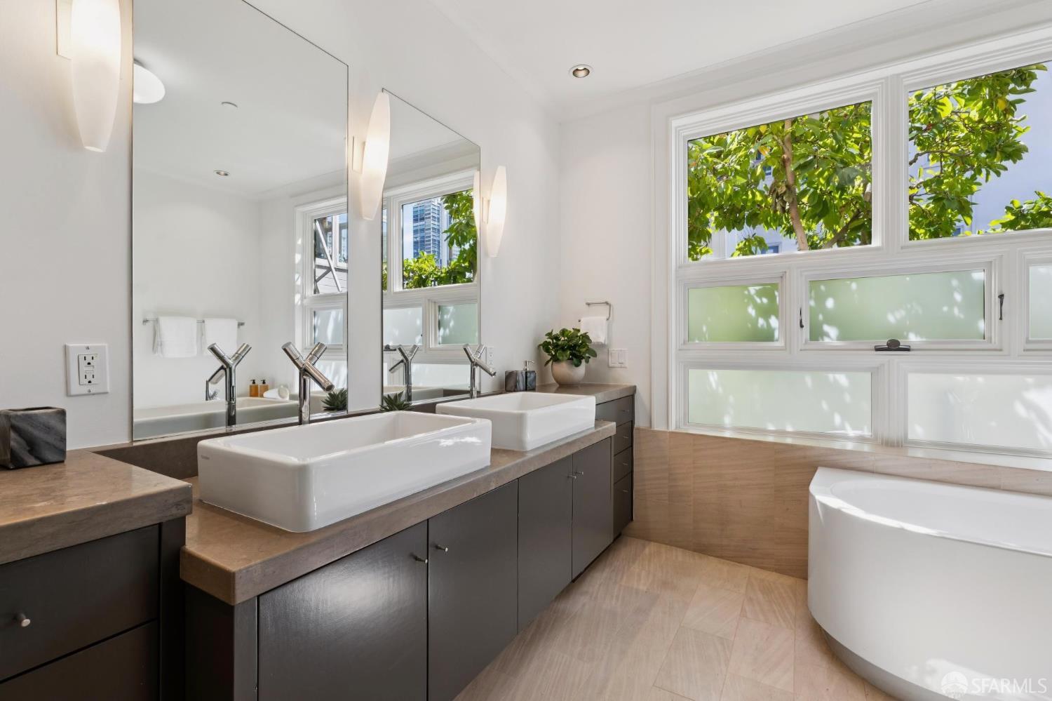 659 Greenwich Street