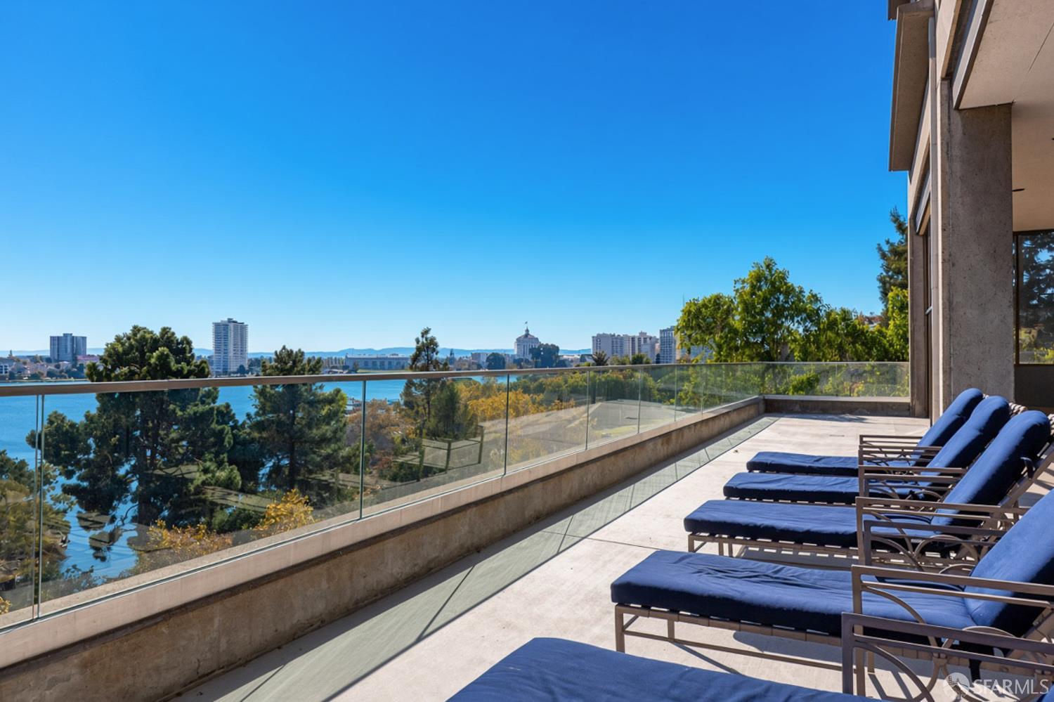 565 Bellevue Avenue # 2403
