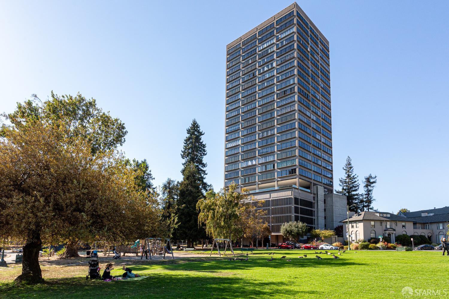 565 Bellevue Avenue # 2403