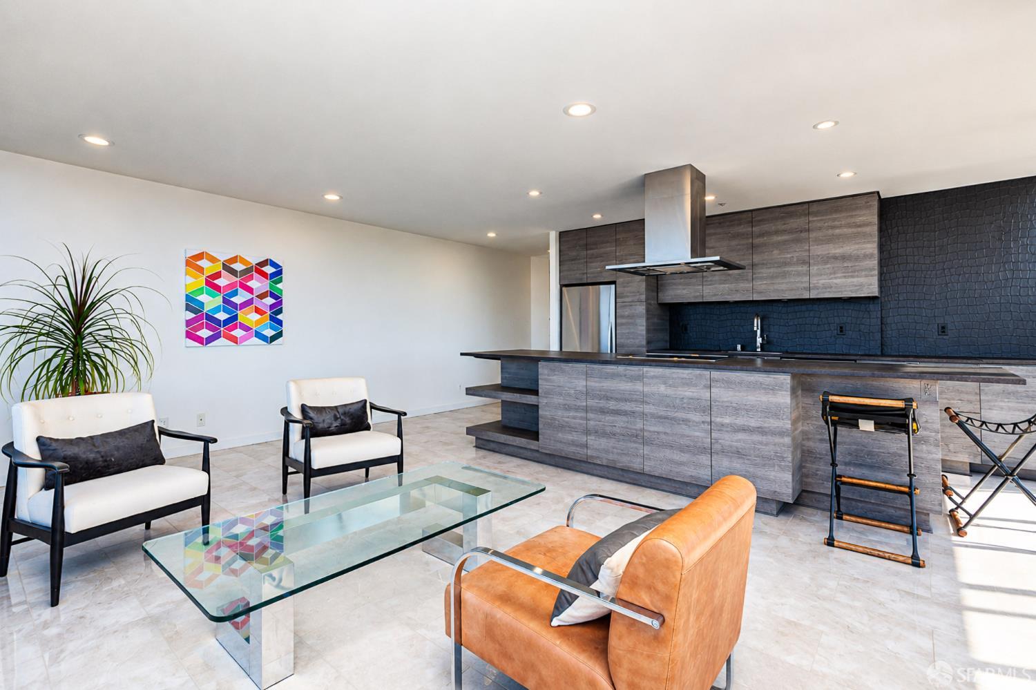 565 Bellevue Avenue # 2403