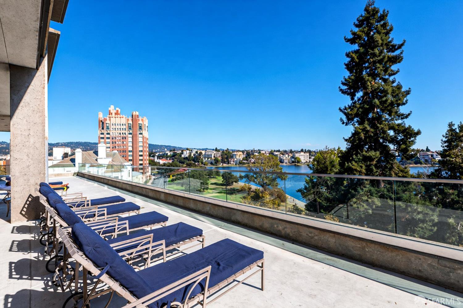 565 Bellevue Avenue # 2403