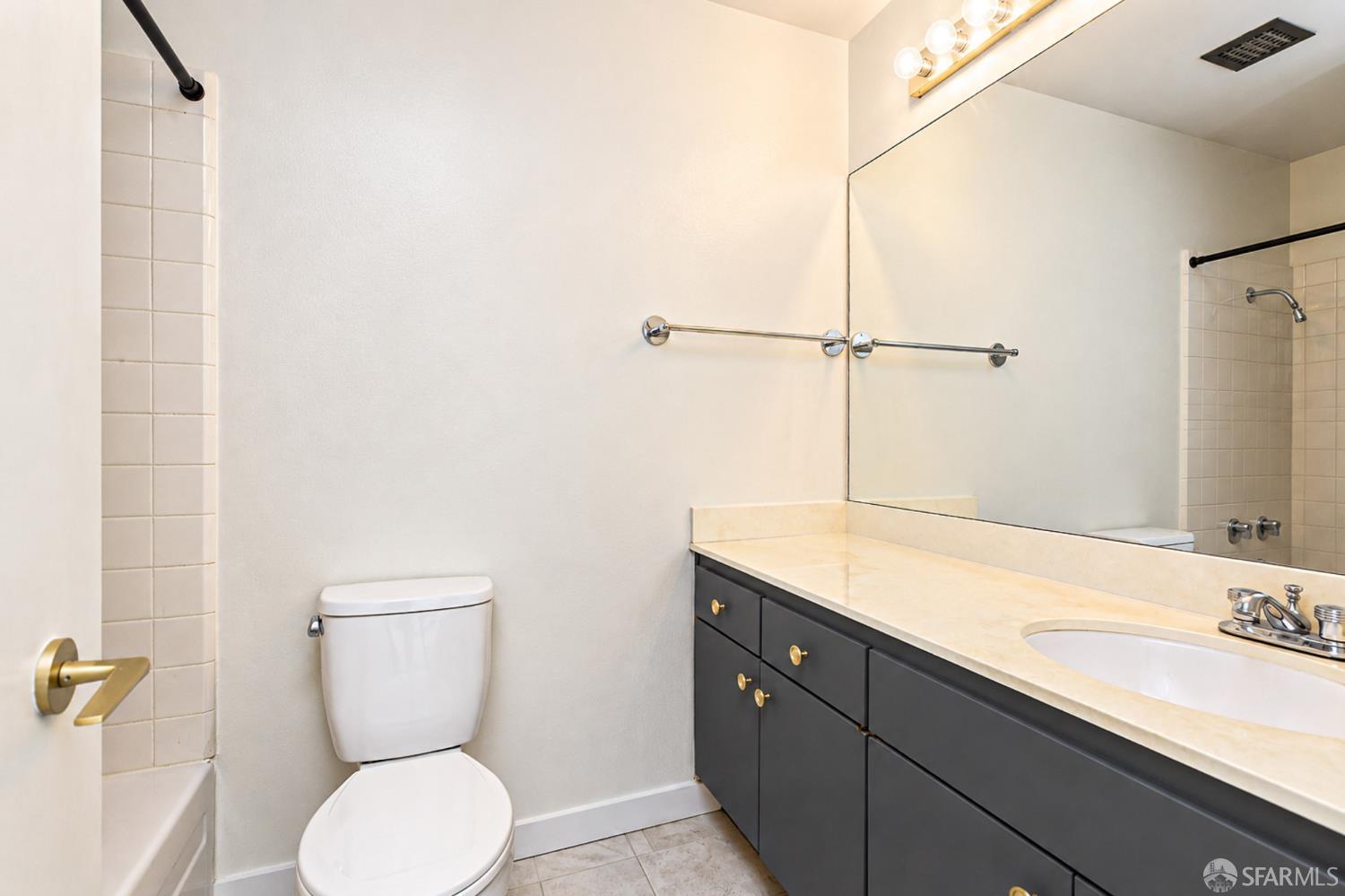 565 Bellevue Avenue # 2403