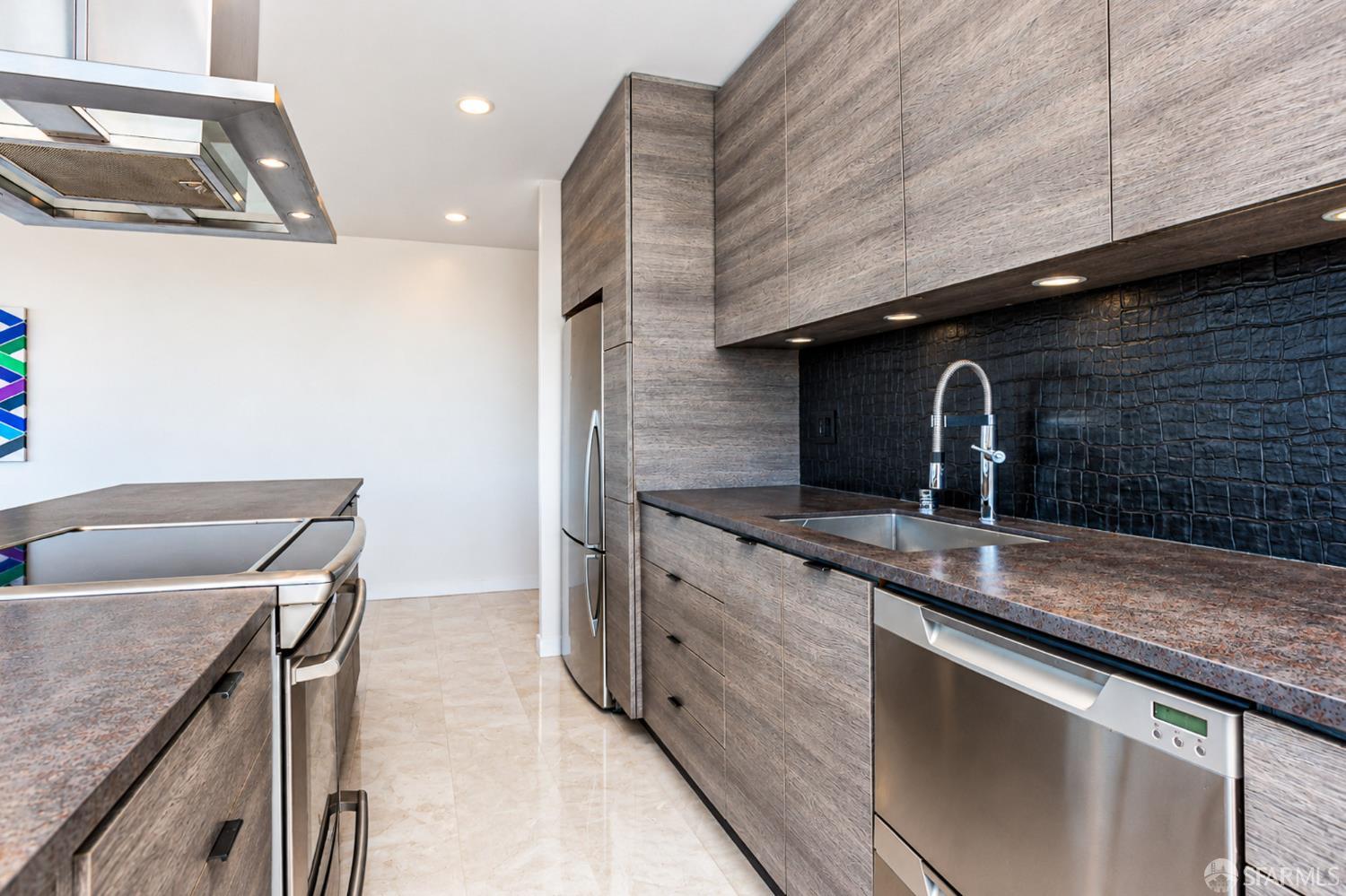 565 Bellevue Avenue # 2403