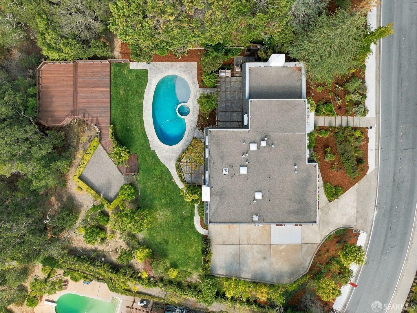 955 Macadamia Avenue