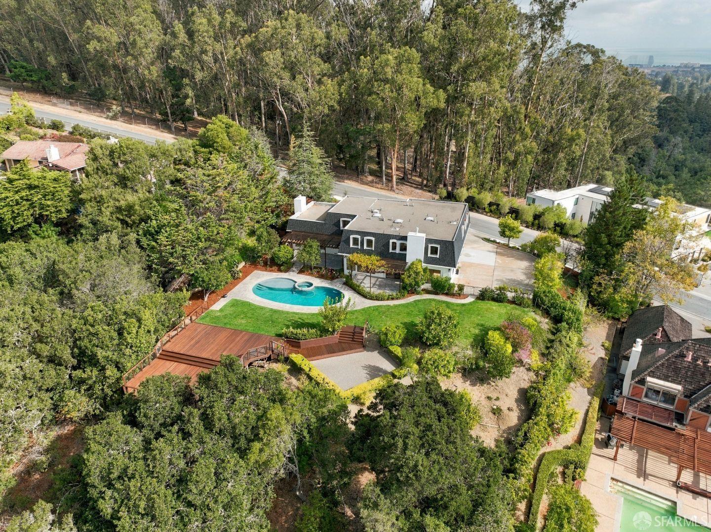 955 Macadamia Avenue