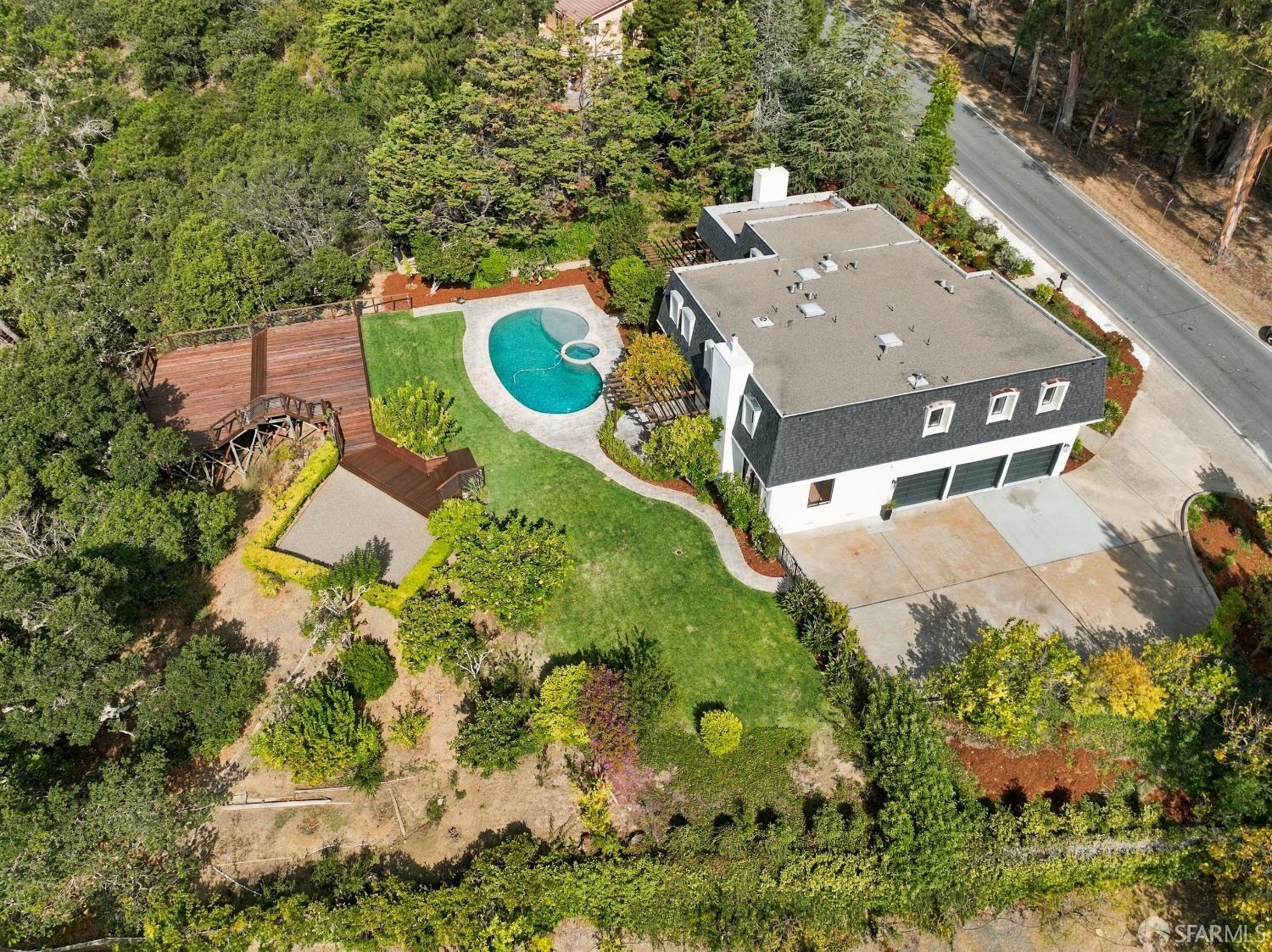 955 Macadamia Avenue