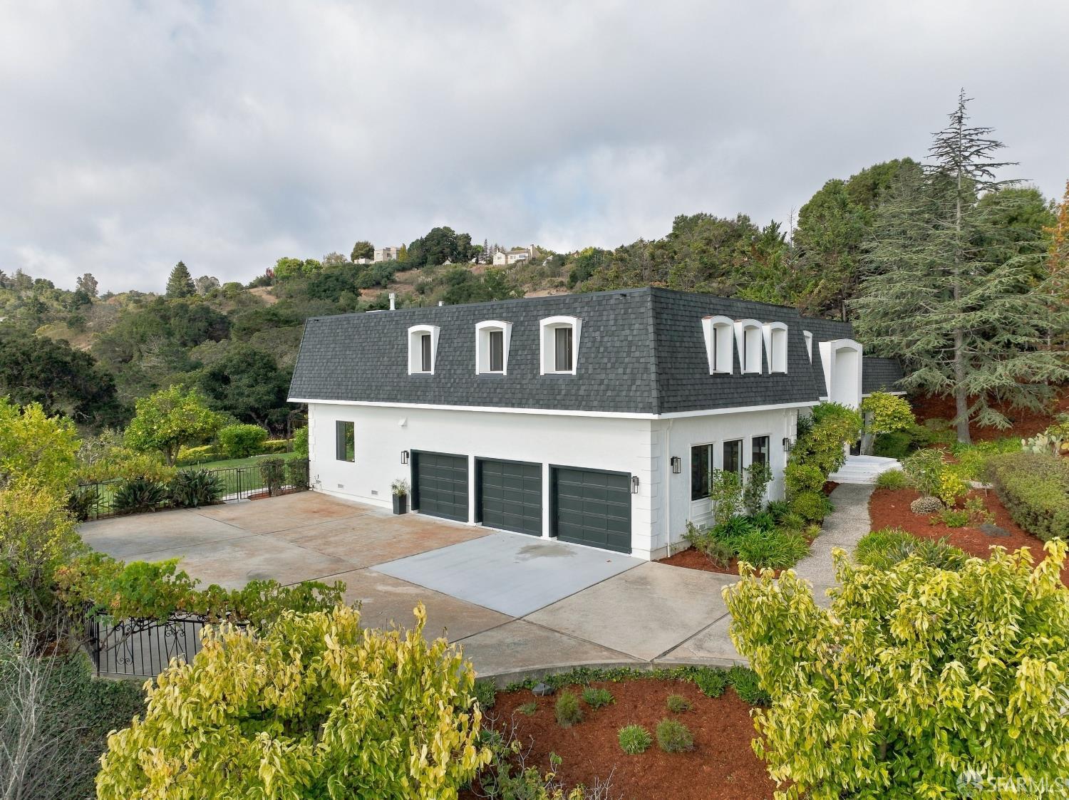 955 Macadamia Avenue