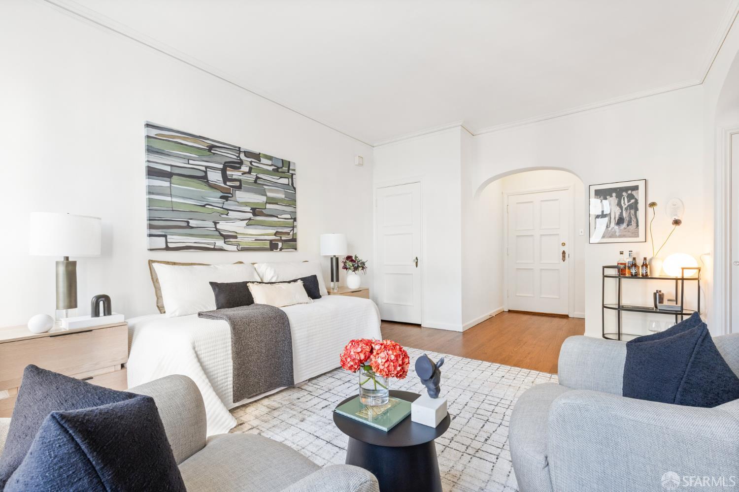 1101 Green Street # 204