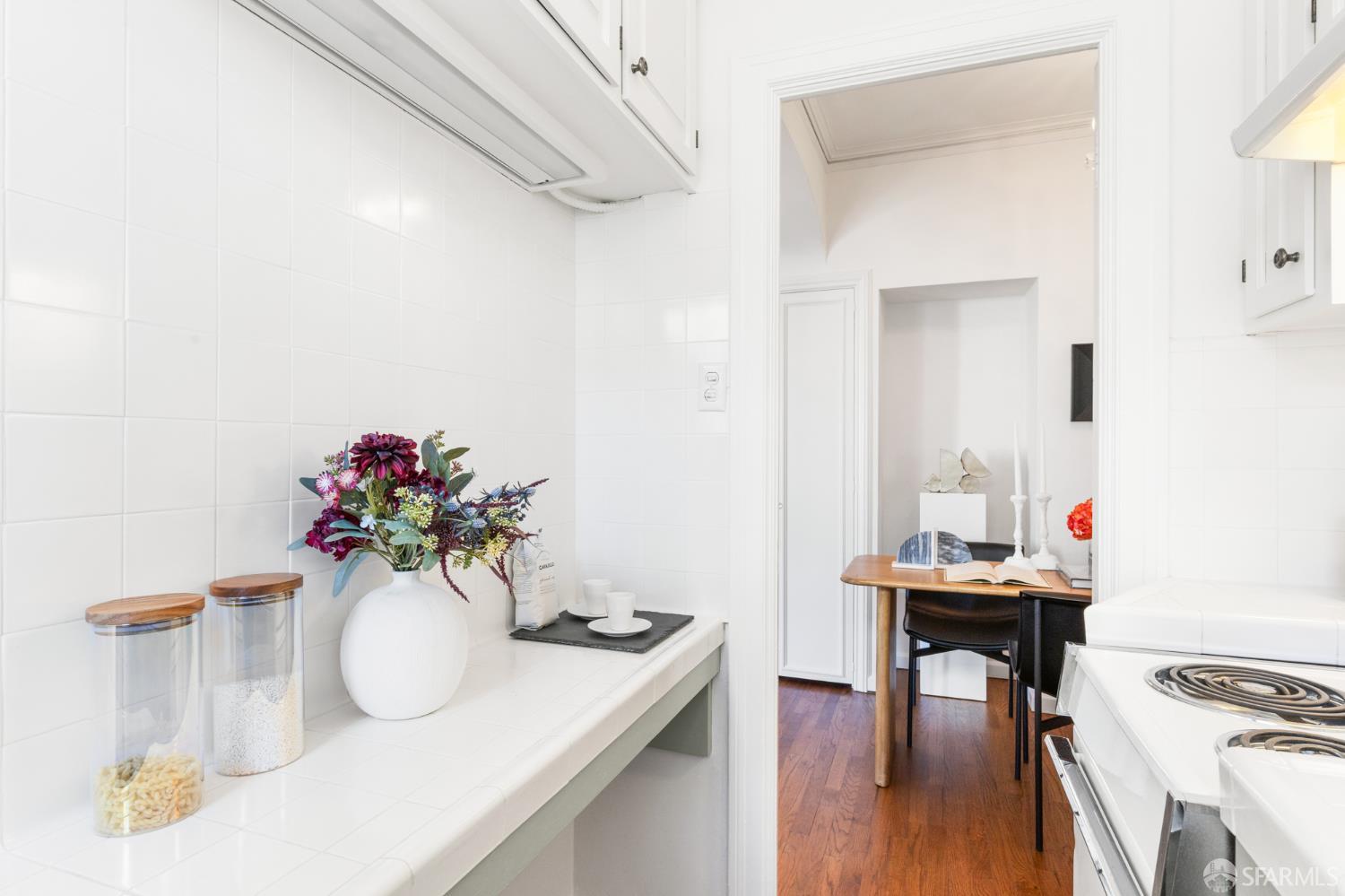 1101 Green Street # 204