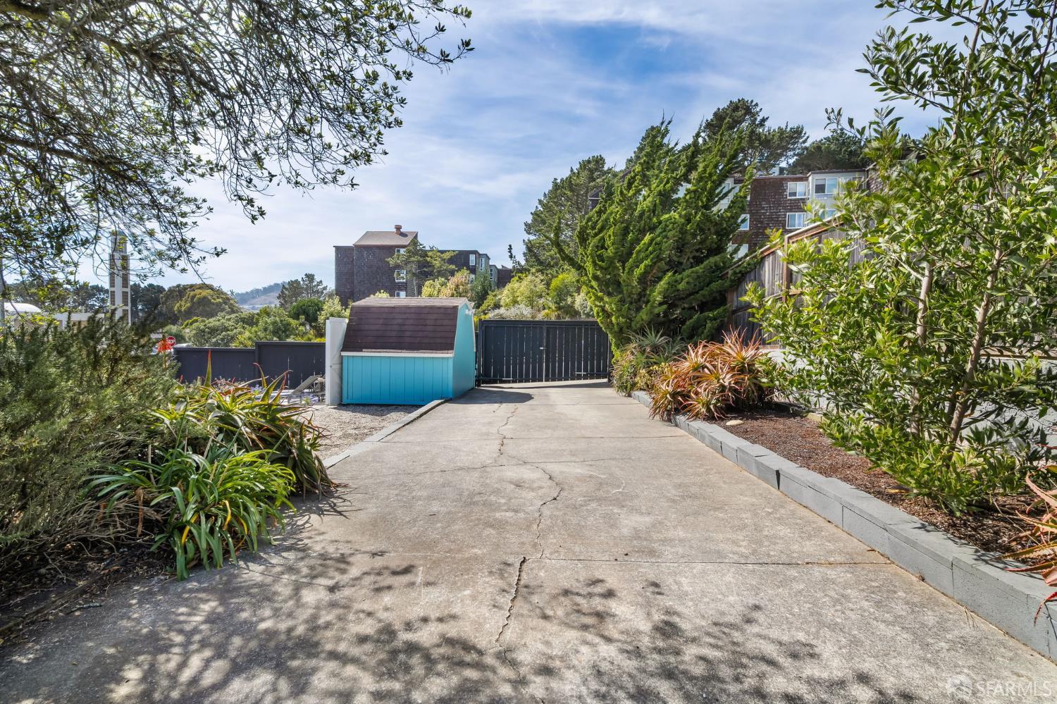 892 Duncan Street