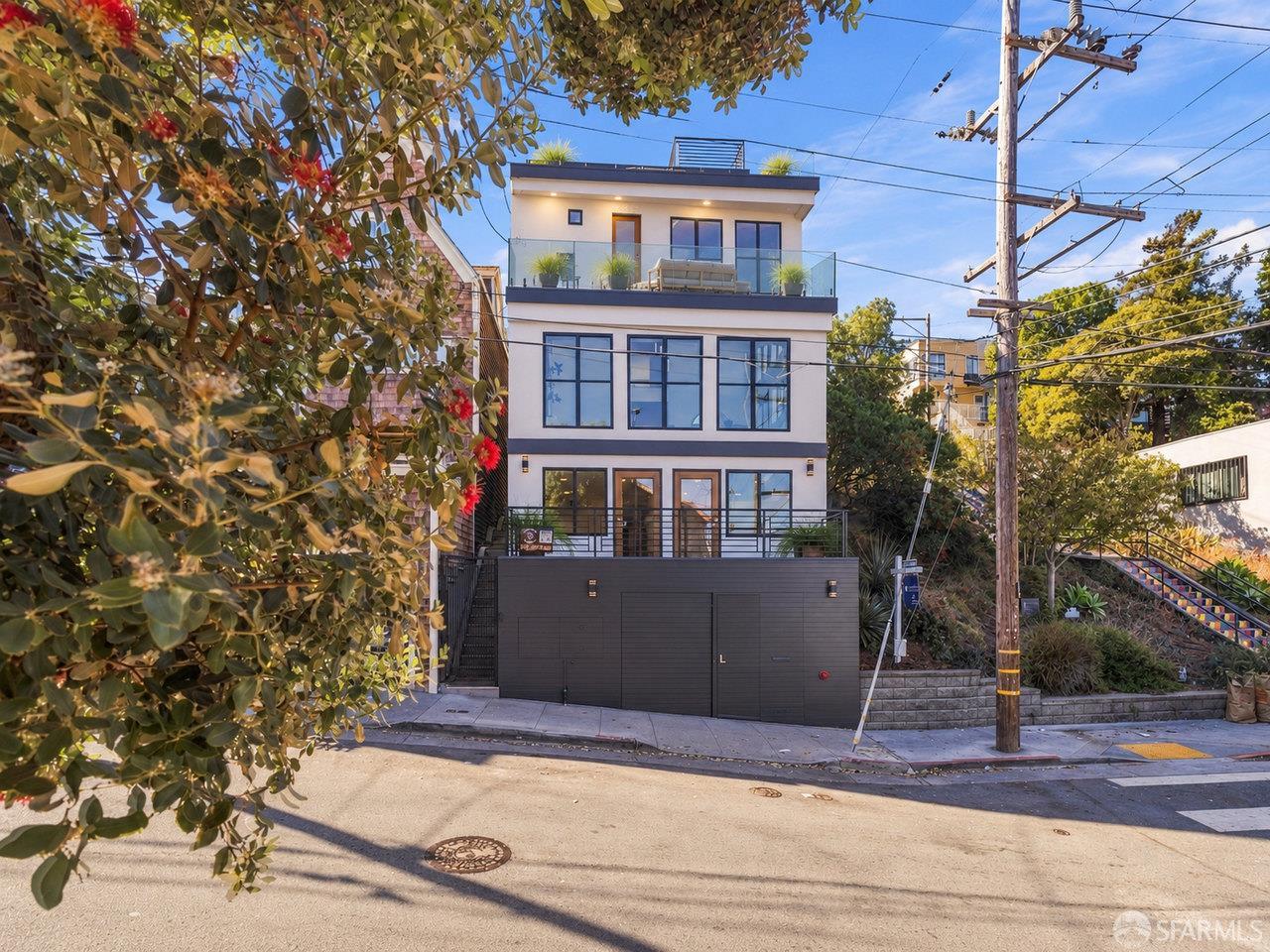 200 Putnam Street