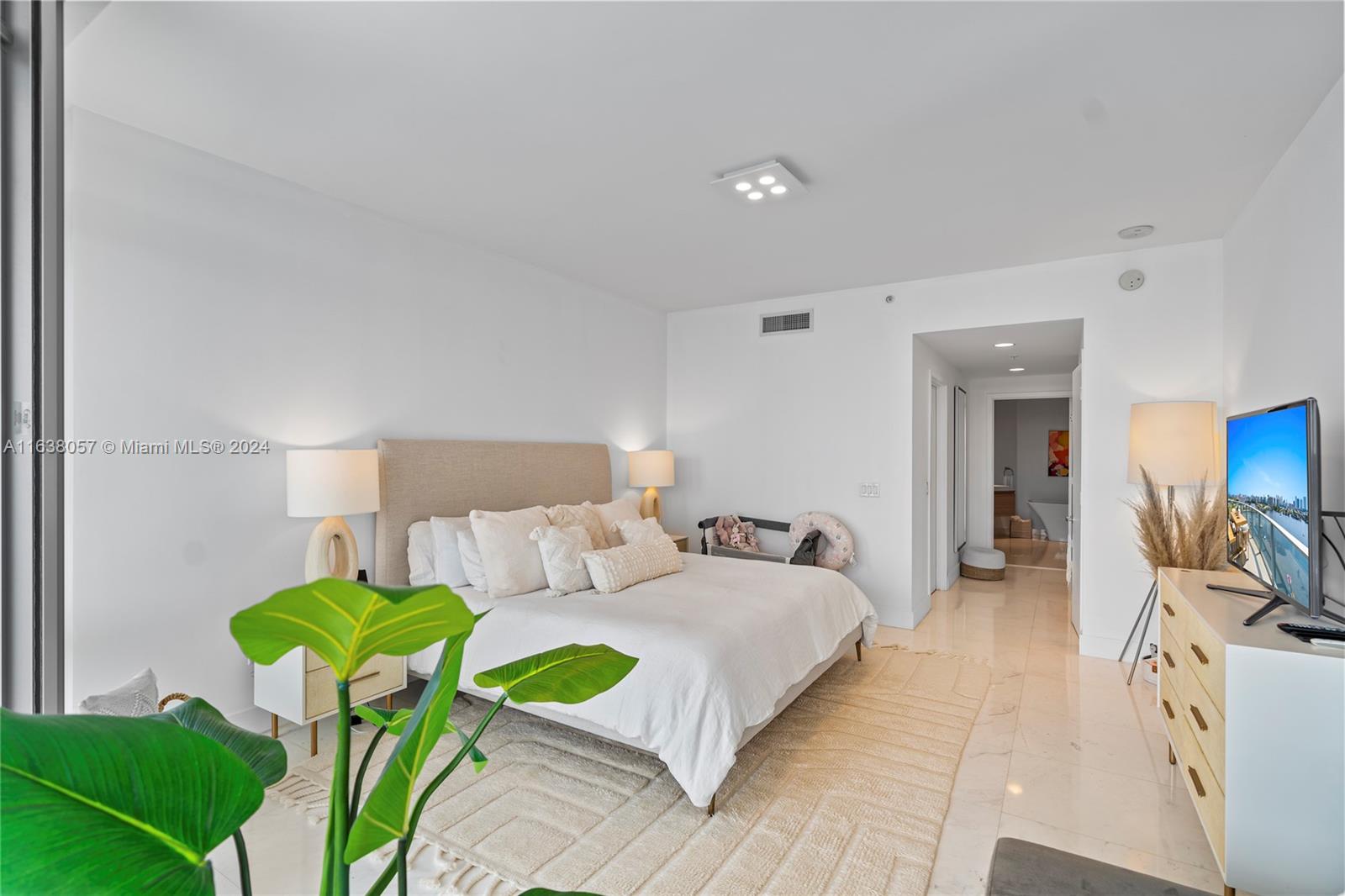 17301 Biscayne Blvd # 2111
