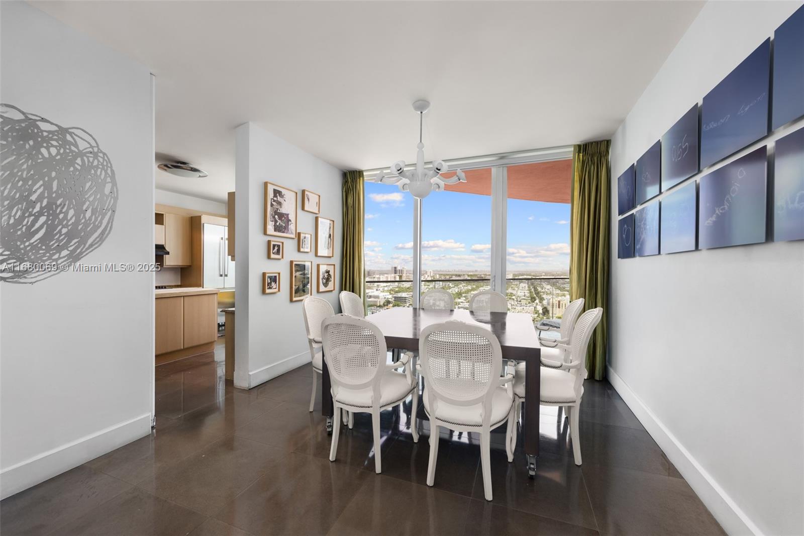 300 S Pointe Dr # 3204