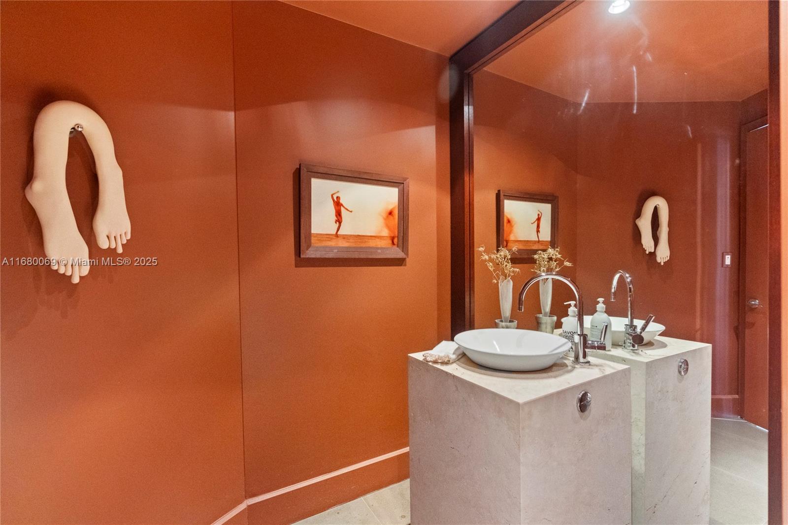 300 S Pointe Dr # 3204