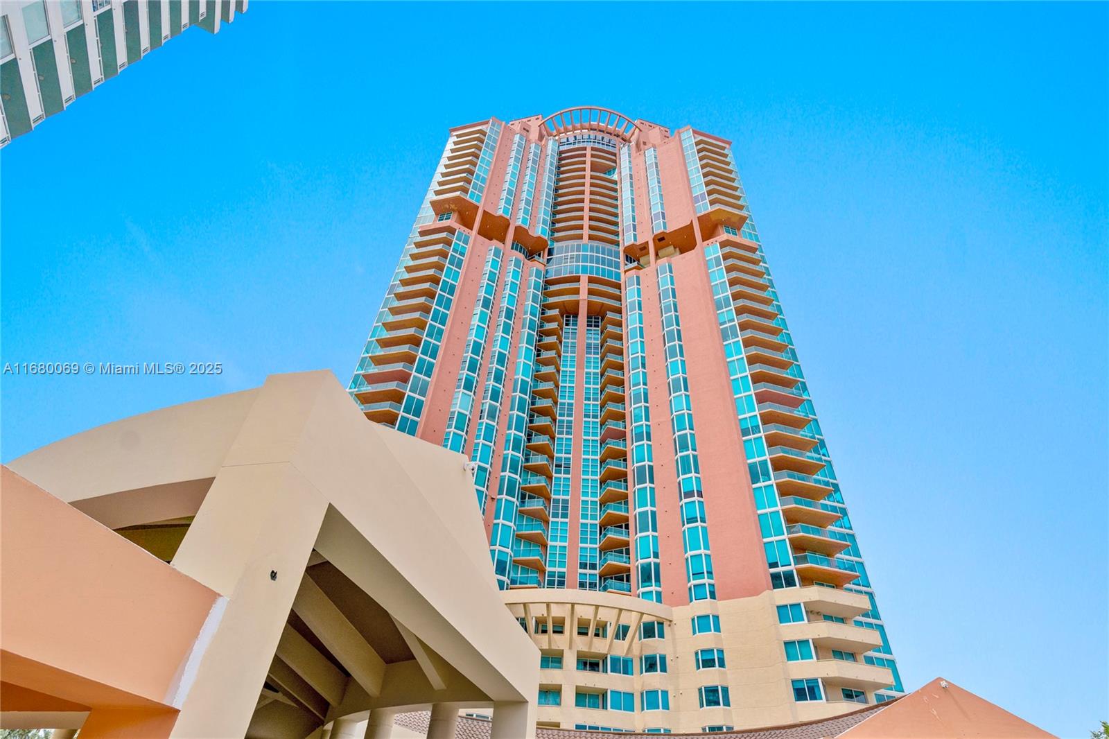 300 S Pointe Dr # 3204