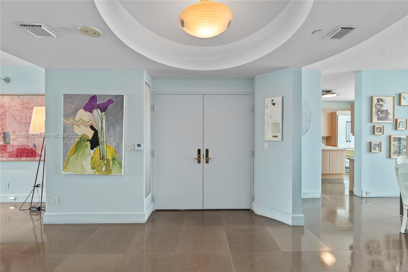 300 S Pointe Dr # 3204