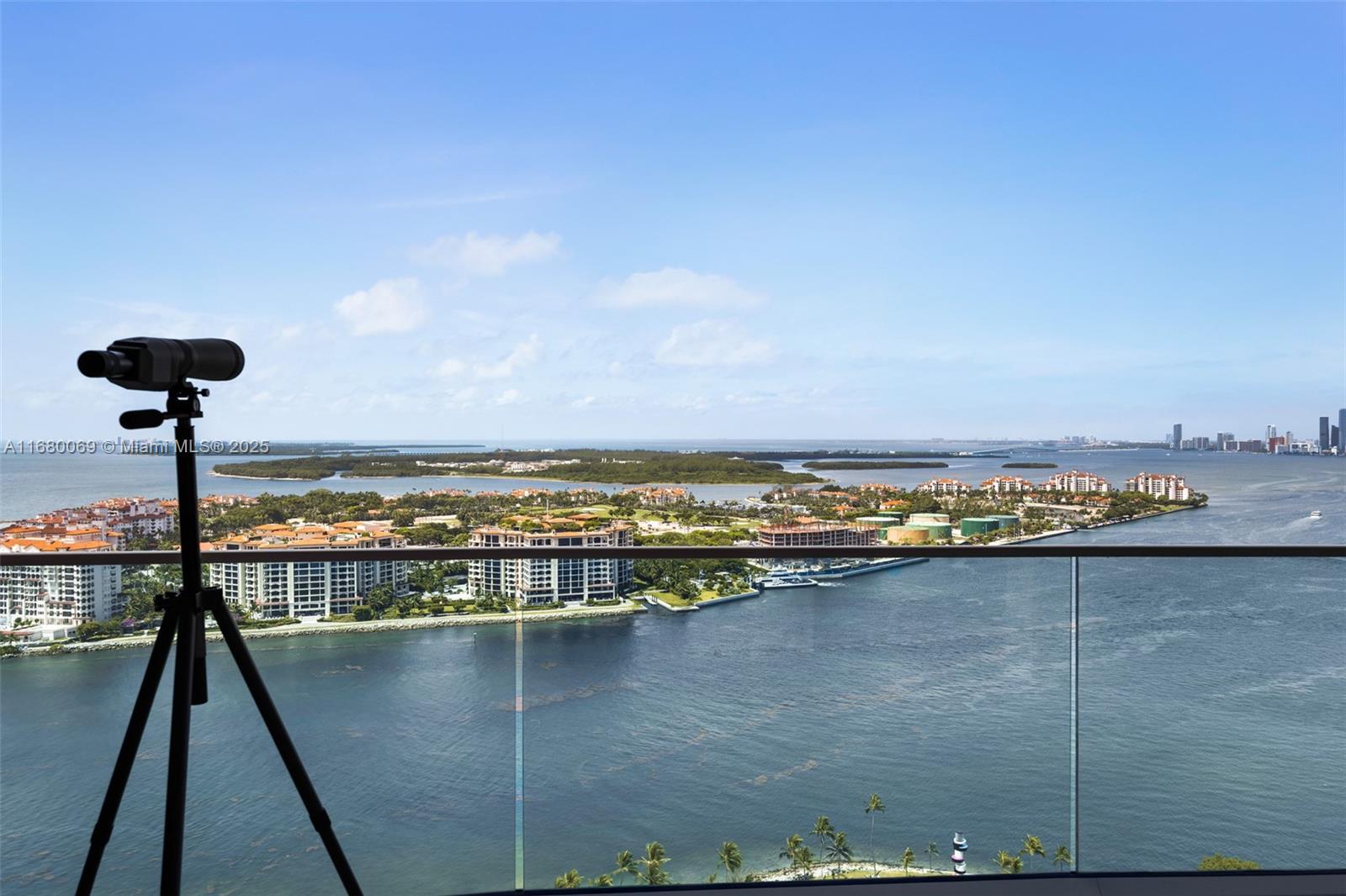 300 S Pointe Dr # 3204