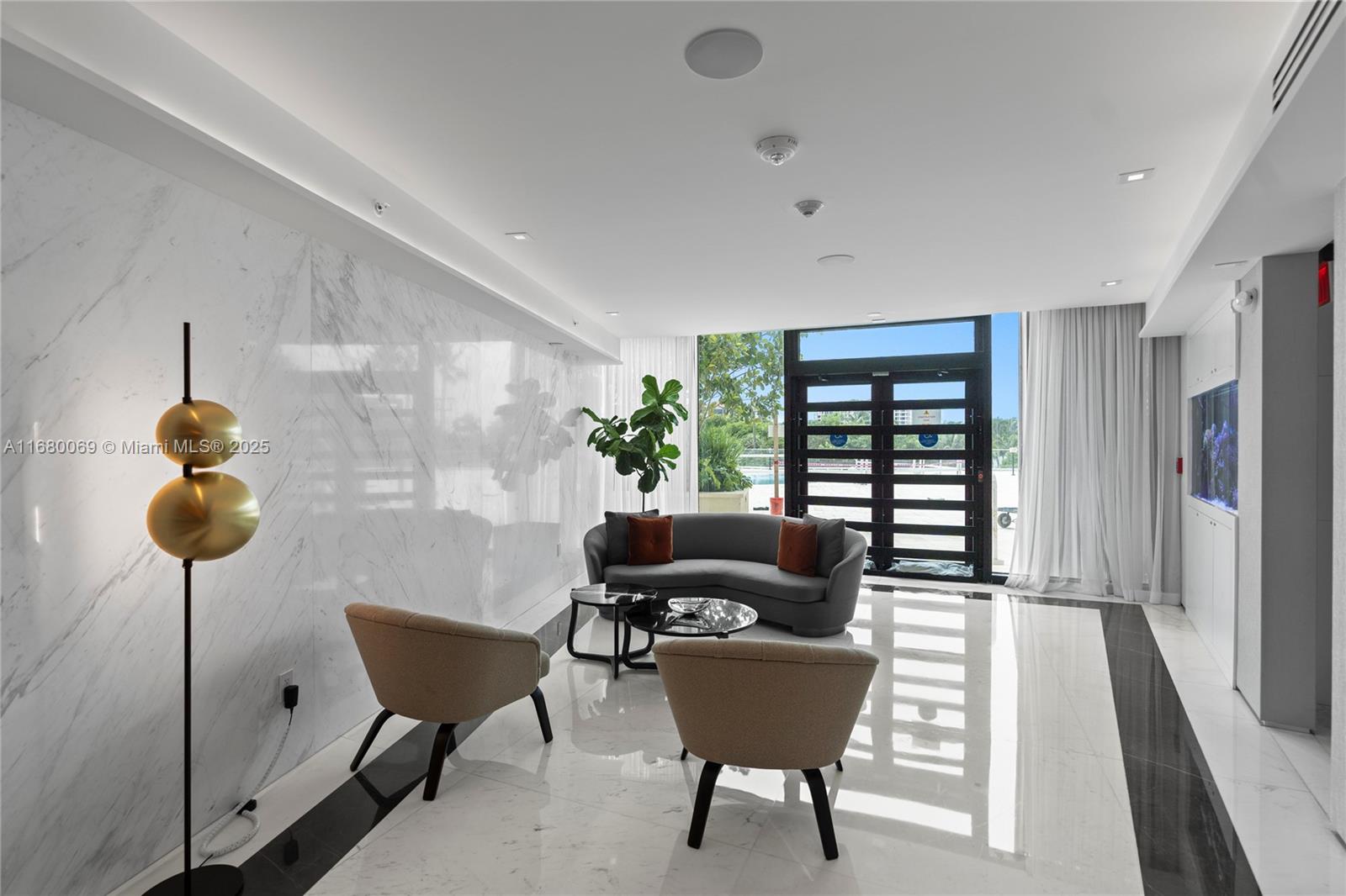 300 S Pointe Dr # 3204