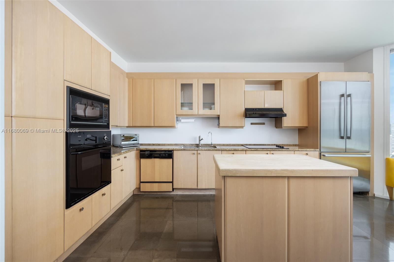 300 S Pointe Dr # 3204