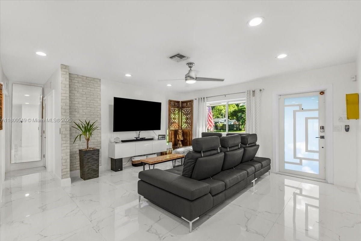 4340 NW 19th Ave