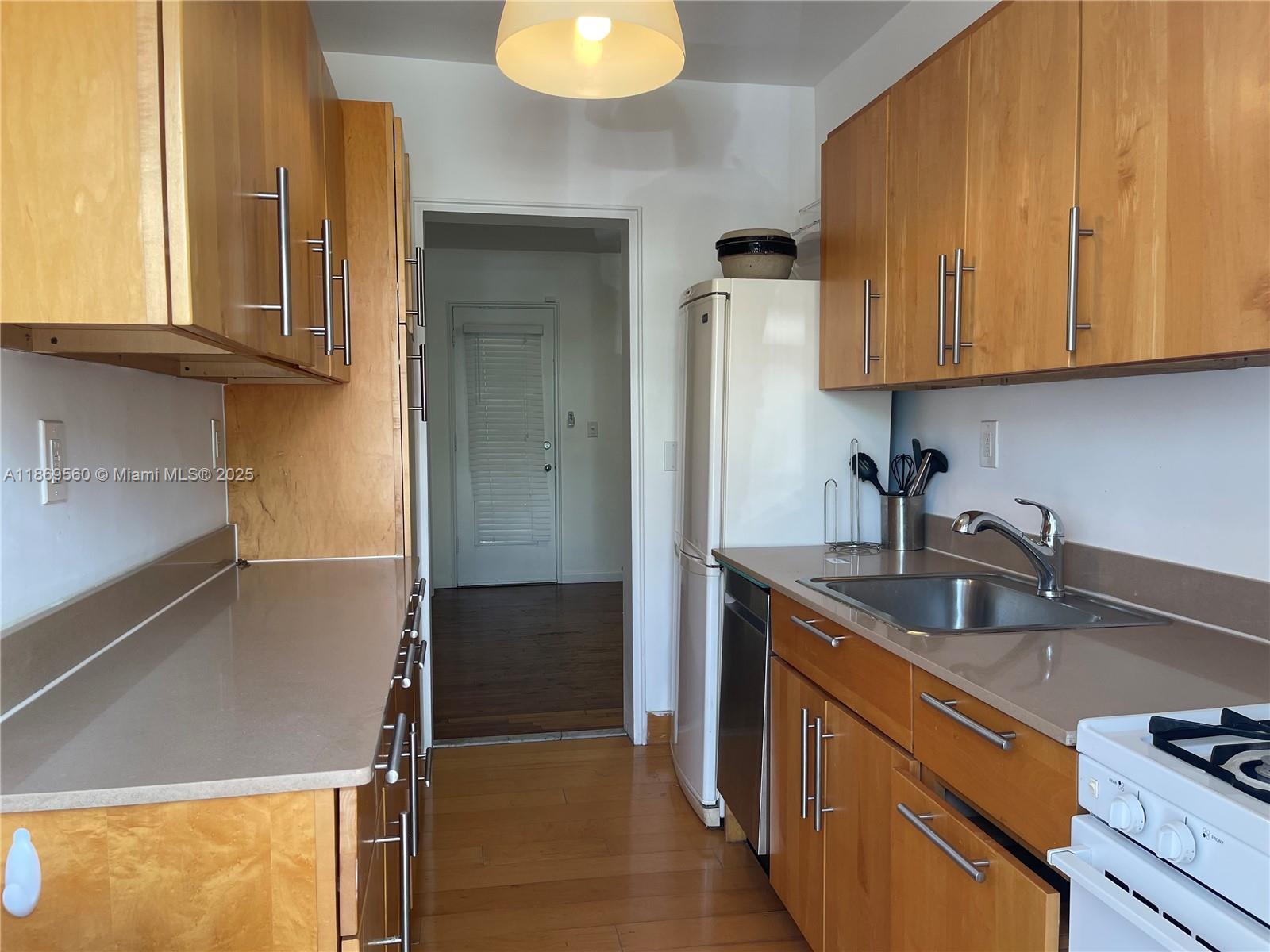 1925 Washington Ave # 8