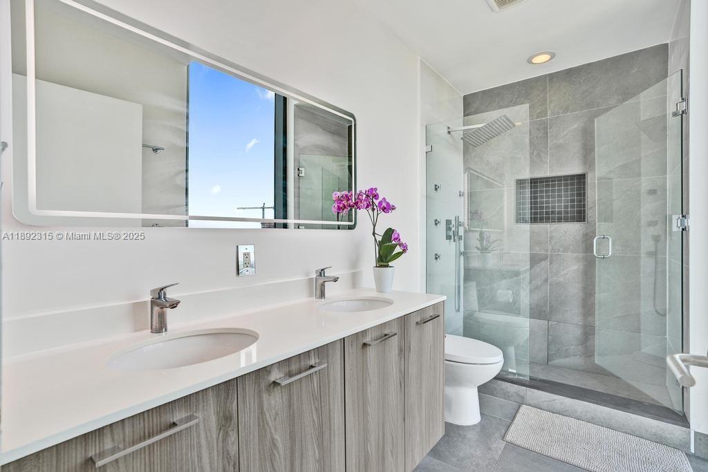 501 NE 31st St Unit: PH4101