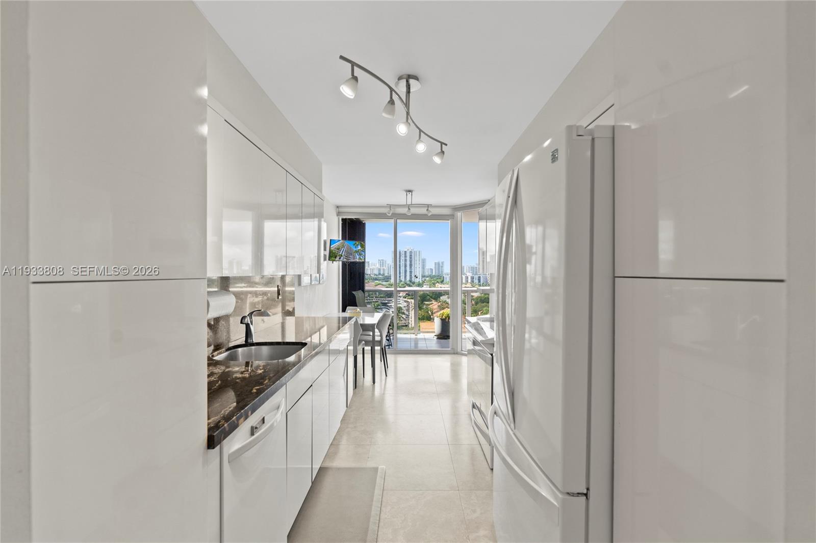 3598 Yacht Club Dr # 1003