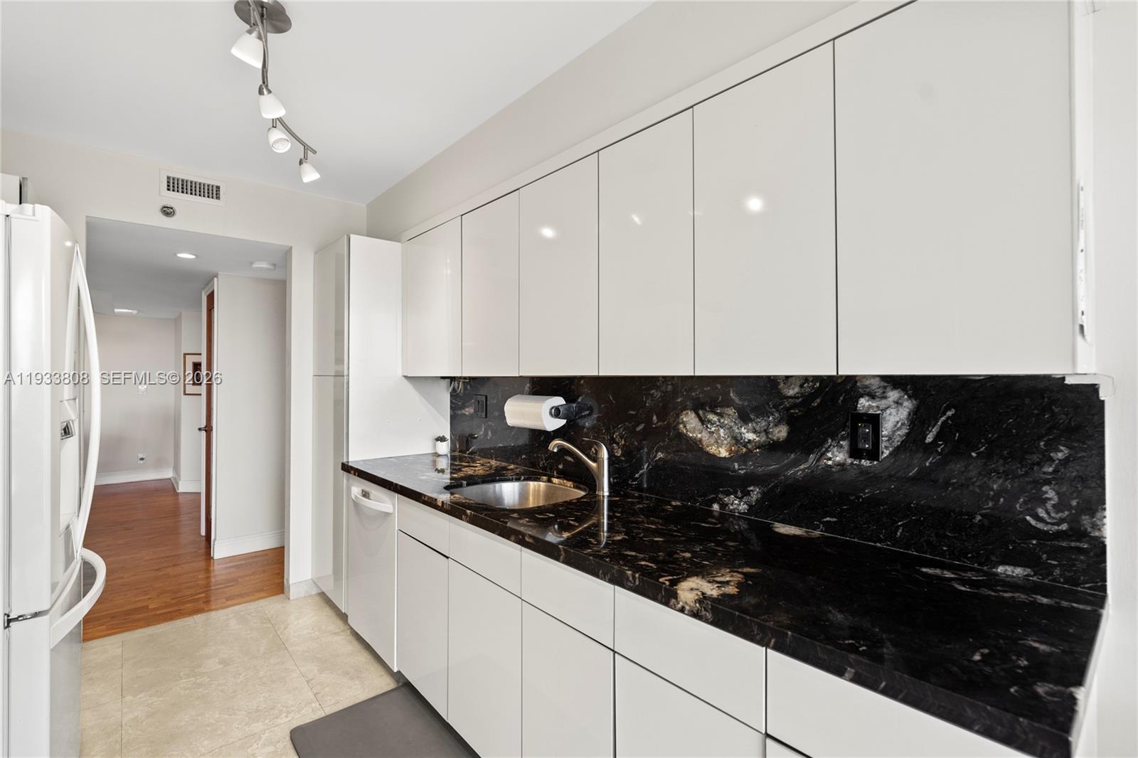 3598 Yacht Club Dr # 1003