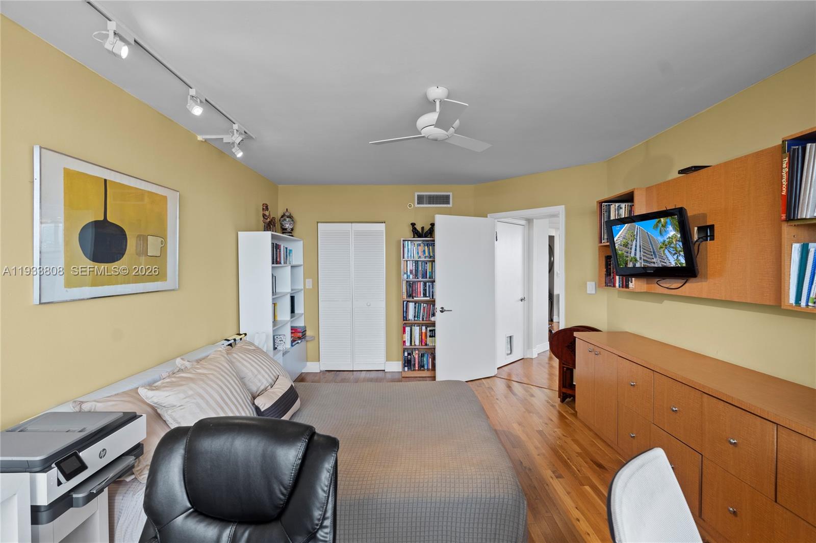 3598 Yacht Club Dr # 1003