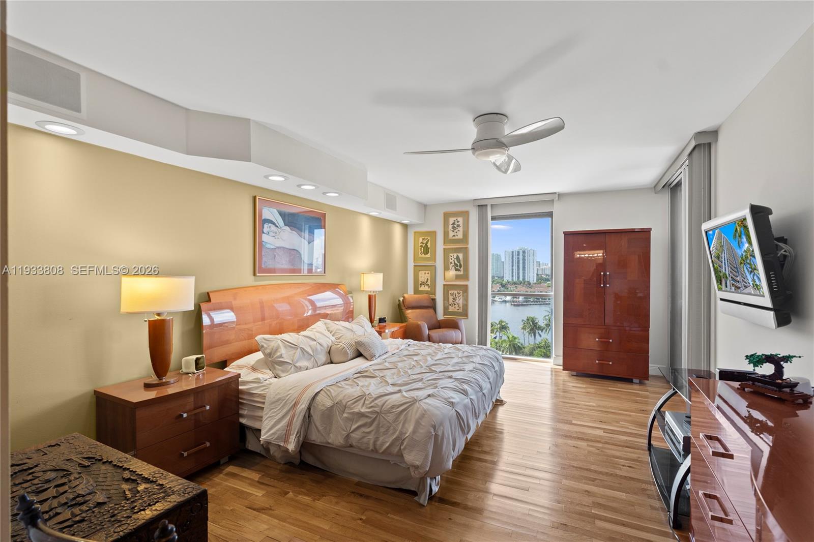 3598 Yacht Club Dr # 1003